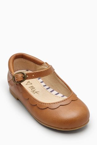 Scallop Mary Janes (Younger Girls)